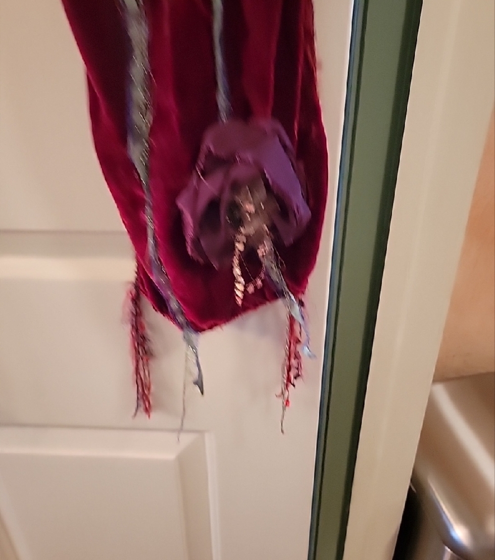 Giselle Shepatin: Kiwi velvet scarf with silk chiffon roses-burgandy - Picture 6 of 7